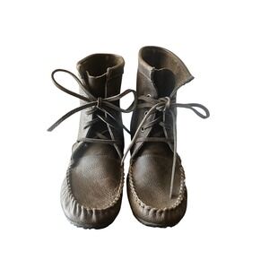 Manitobah Mukluks Brown Leather Lace Up Moccasin Ankle Boots Vibram Sole L8 M6